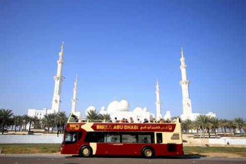 29926-Big-Bus-in-front-of-Grand-Mosque-full-view.jpg