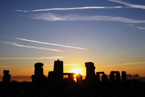 2090-stonehenge_sunrise_solstice.jpg