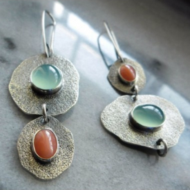 Metal Detail Jade Inlaid Design Earrings