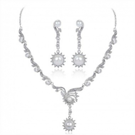 Pearl Detail Silvery White Geometric Pattern Earrings and Necklace