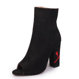 Plus Size Floral Embroidery Boots