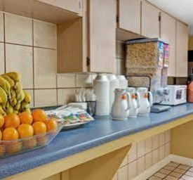 Howard Johnson Express Inn & Suites Lakefront Park Kissimmee