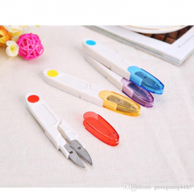 4 Color U Shape Clippers Sewing Trimming Scissors Nippers Transparent Cover Mini Cross-stitch Embroidery Clipper Cutter