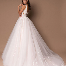 Sexy V-neck Gown Wedding Dresses Vestidos De Novia Sleeveless Beading Applique Ball Custom Design