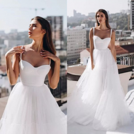 Simple A-line Wedding Dress Tiered Tulle Dress Bustier Bodice Sewn-in Cups Bustier Bridal Gown with Open Back Beach Dresses